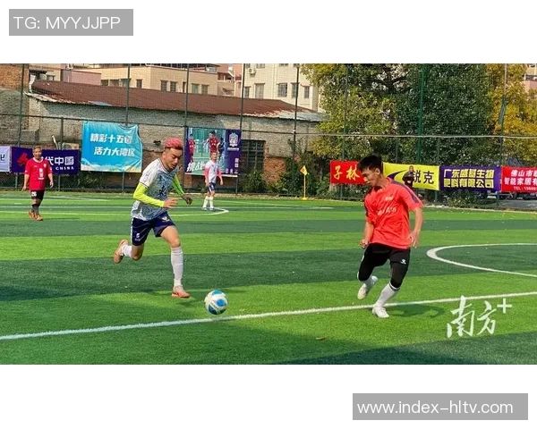 足球炫酷过人技巧揭秘让你在球场上成为焦点的秘诀与训练方法